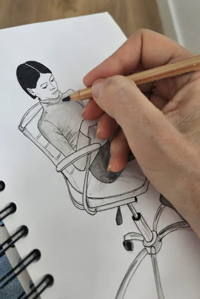 arquitecto-reformas-madrid-mano-dibujando-cuaderno